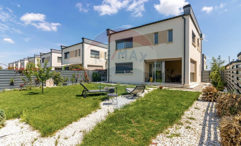 Casă / Vilă cu 4 camere de vanzare in Corbeanca, utilitati