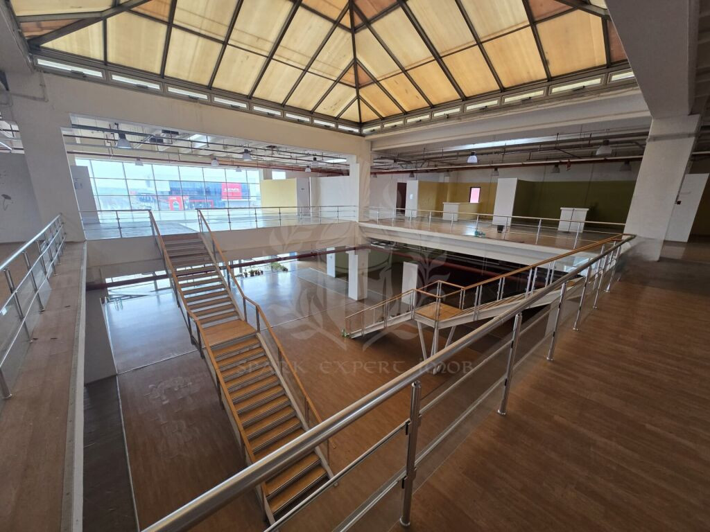 SPATIU COMERCIAL //SHOWROOM\\ZONA LEMS PLOIESTI