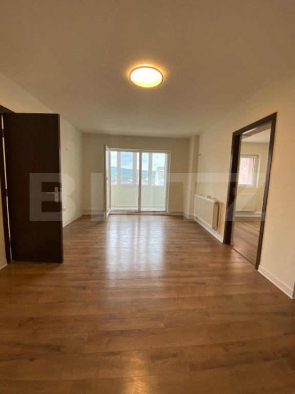 Apartament 4 camere, complet renovat – 2 băi, 2 balcoane,