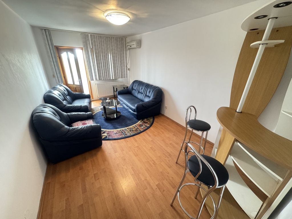 Apartament 2 camere zona Poarta 6 cu Centrala si Parcare