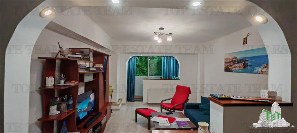 Apartament de 4 camere, cu centrala proprie, foarte spatios,