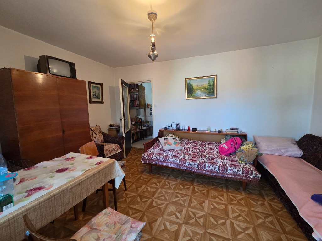 Vand apartament 1 cameră,etajul 3,Podgoria