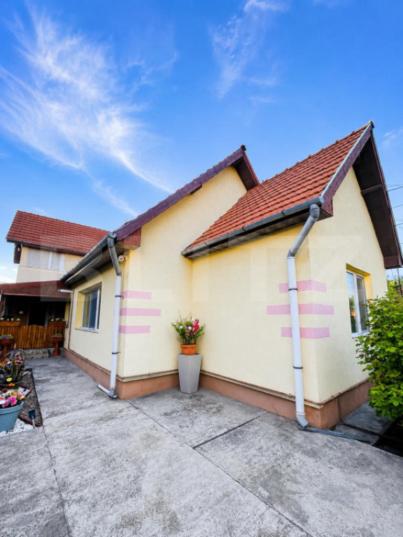 Casa cu etaj, 5 camere, 140 mp, zona Șarât, Câmpia Turzii