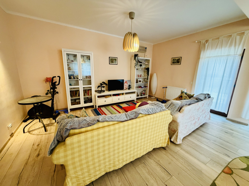Casa cochetă la 2 minute de București în Roșu, Chiajna,