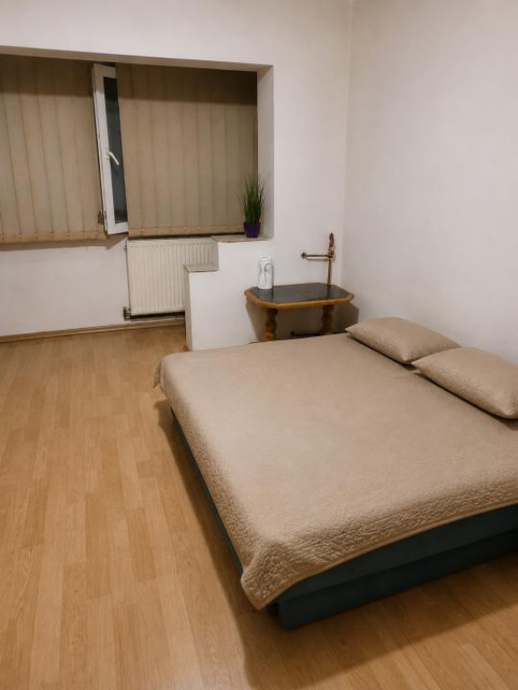 Apartament istoric de lux cu 3 camere de 130mp langa Pref...