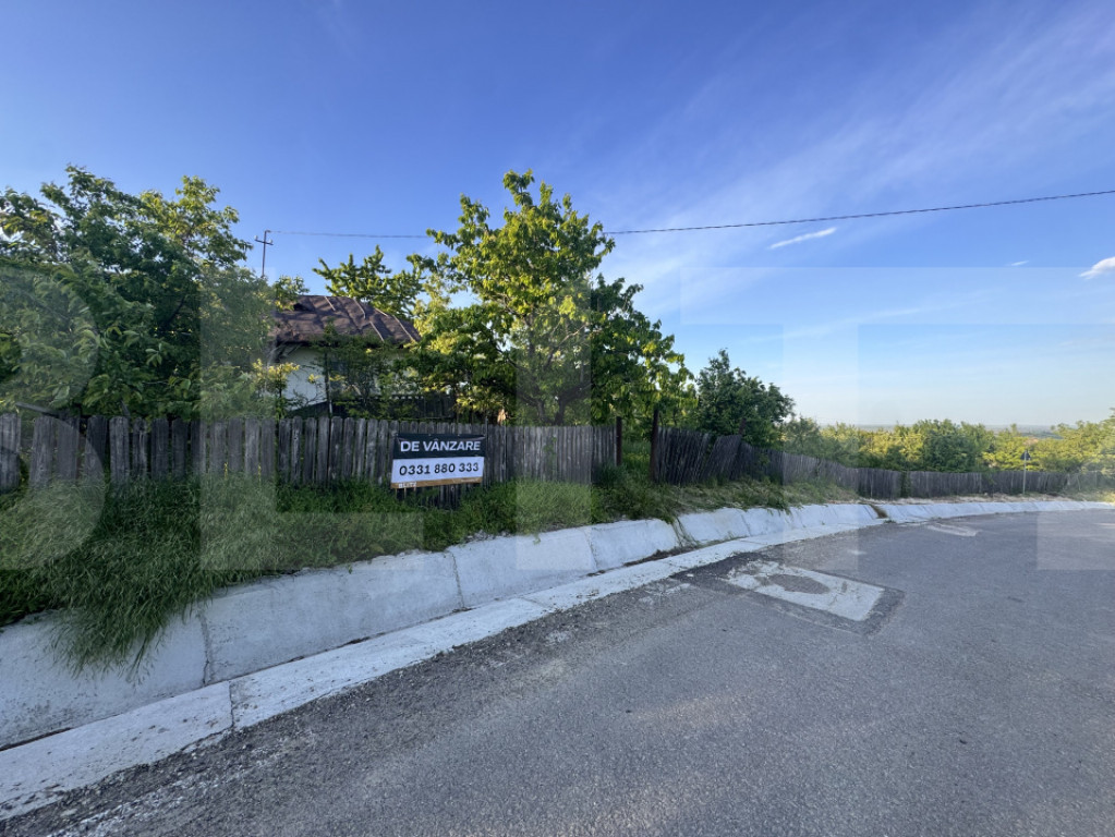 Teren intravilan, 3180 mp cu casa batraneasca - Sat Cucorani