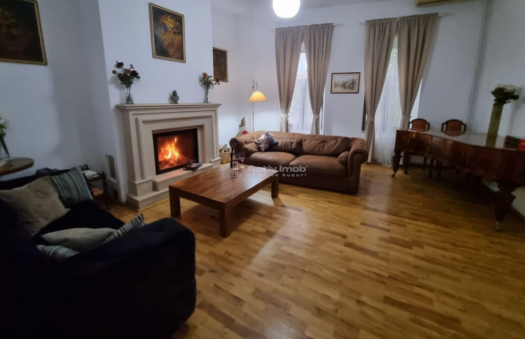Casa boiereasca, eleganta,piscina, mobilata, teren 613 mp -