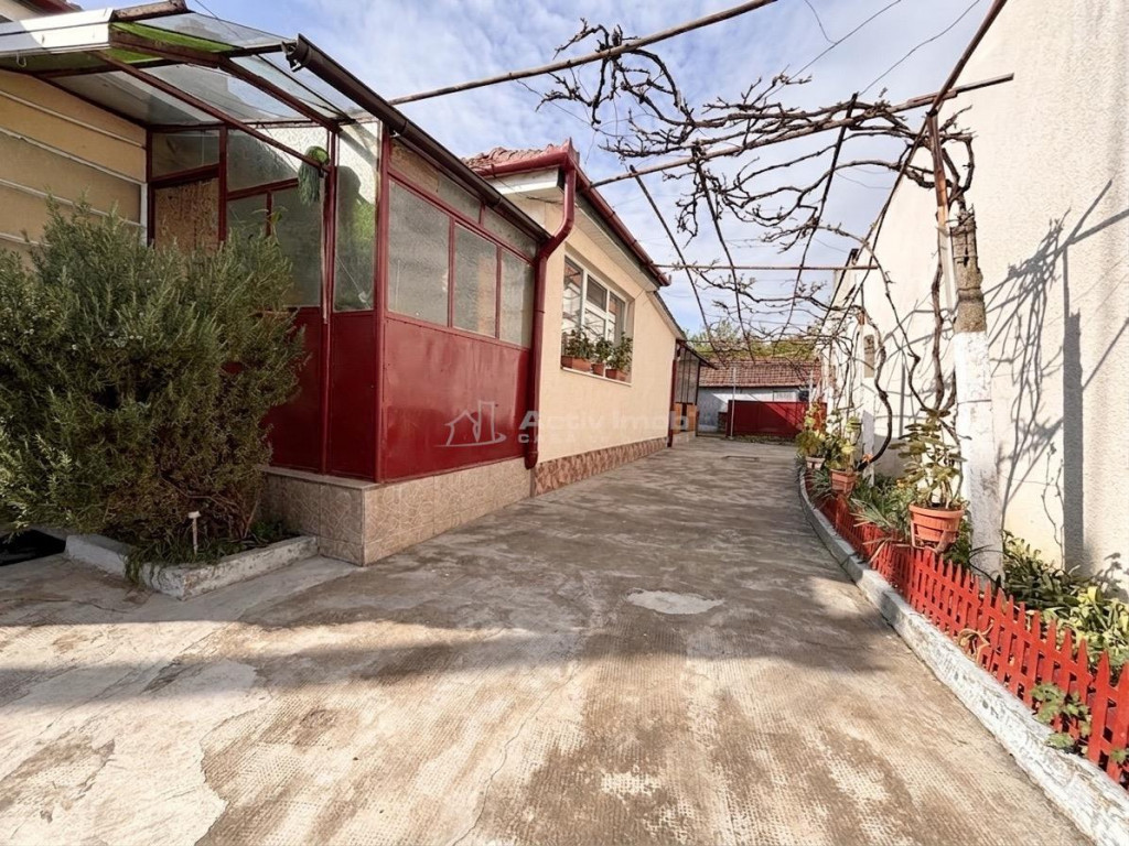 Casa pe un nivel, 500 mp teren, langa Palatul Baroc Orade...