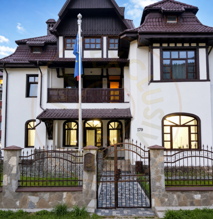 Pensiune renovata in Busteni, 14 camere, teren 900 mp, zona
