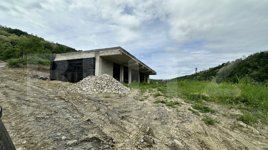 Casa la gri 159 mp, teren 16.418 mp, zona Dumbrăvița-Huned