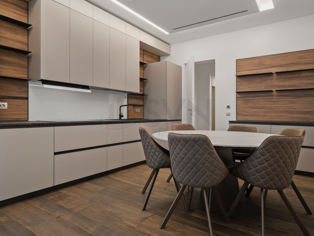 Apartament 5 camere I 241 mp utili I 2 locuri de parcare ...