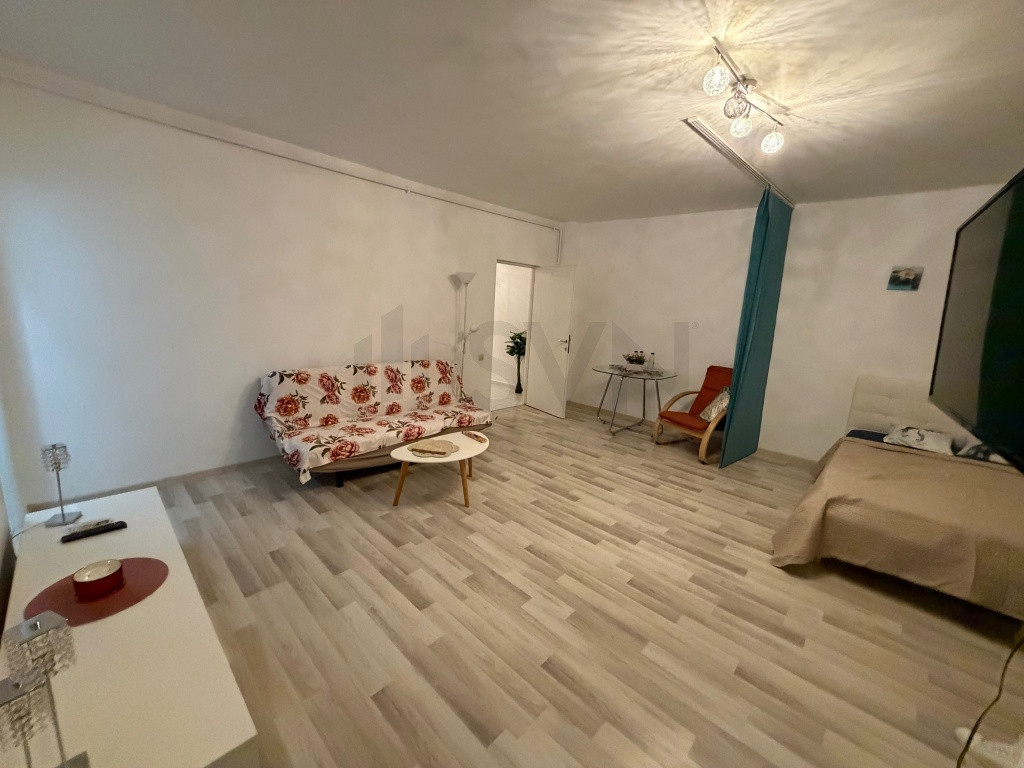 Studio Mall Vitan bloc 2001 53 mp