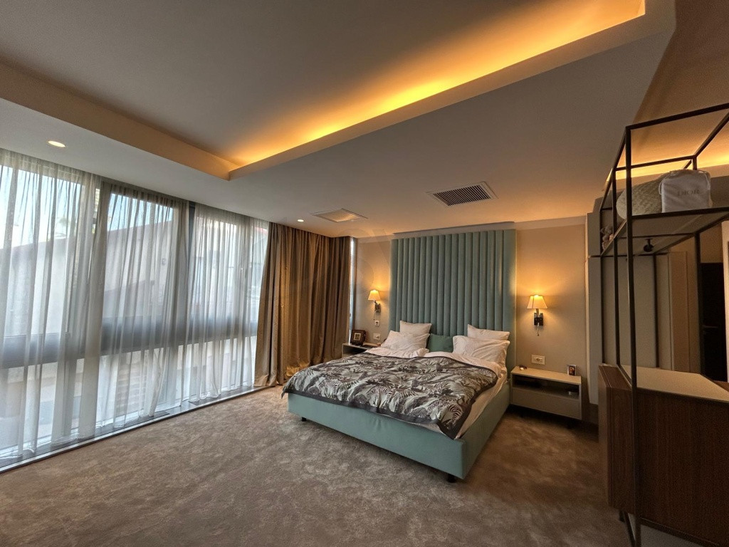 Apartament de 4 camere mobilat Iancu Nicolae parcare piscina