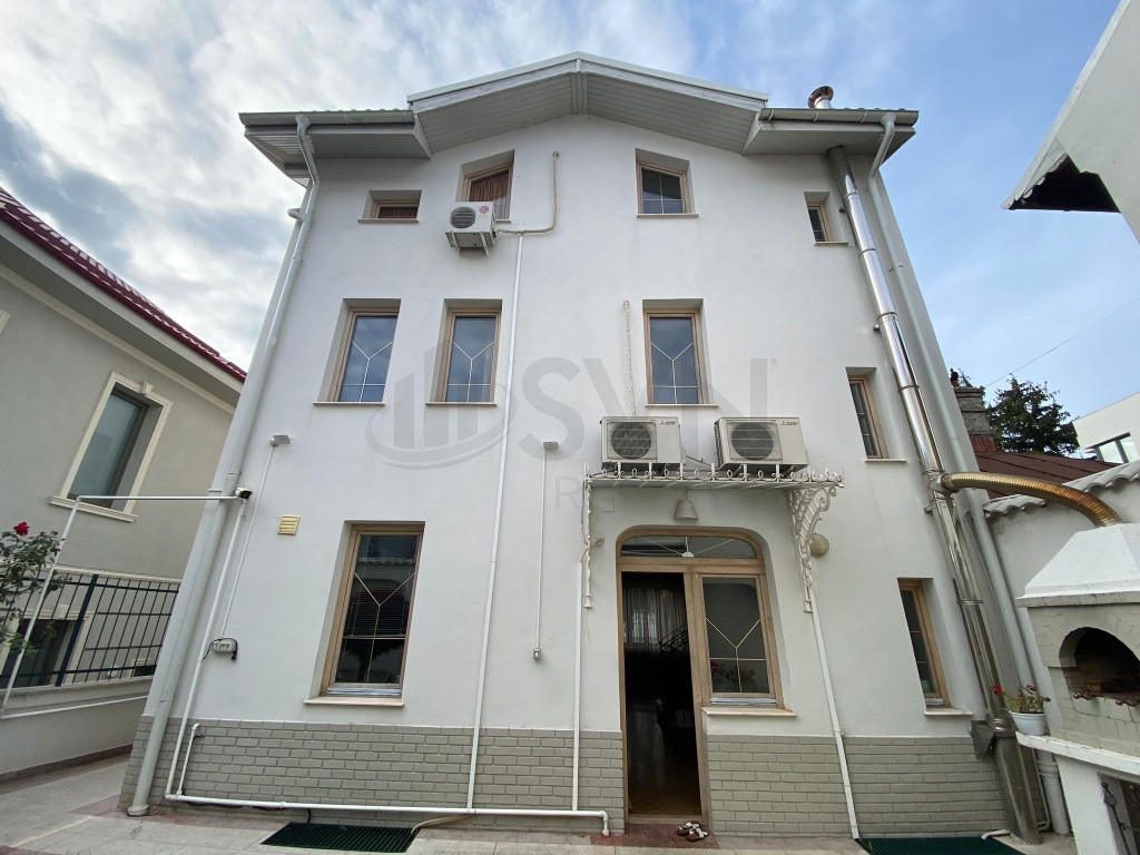 VILA INDIVIDUALA l CURTE l GRADINA l PISCINA l GYM l COMP...