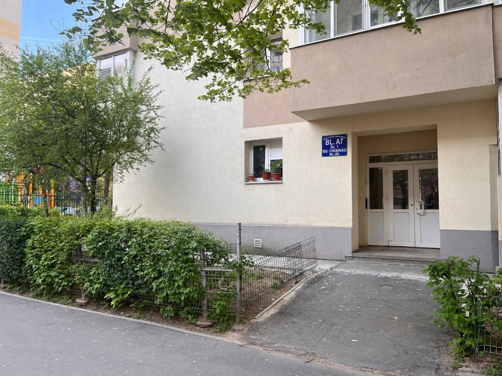 Oportunitate Investiție: Apartament 4 Camere,Parter Stradal,Chisinau.