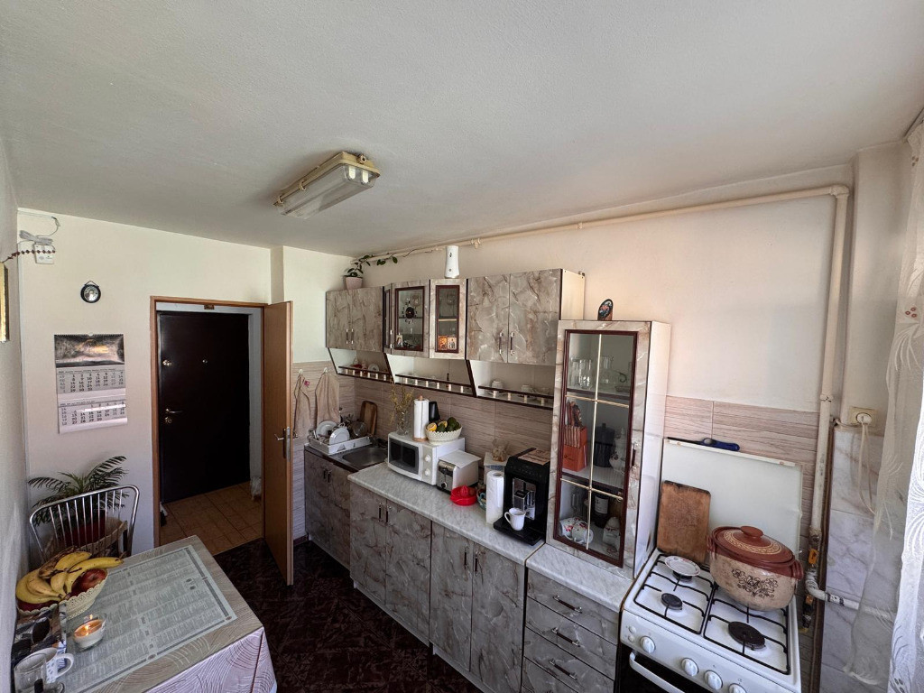 Vând apartament 3 camere Vitrometan