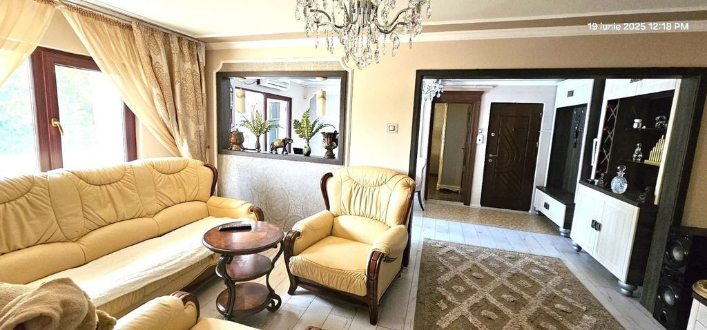 Apartament modern cu 3 camere de închiriat – Siderurgi...