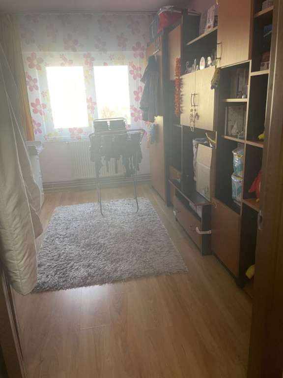 Apartament 3 camere Noua ,decomandat,etaj 2, loc parcare,133