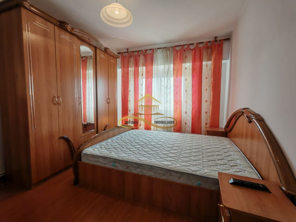 Apartament 3 camere, etaj 2, zona Ștefan cel Mare