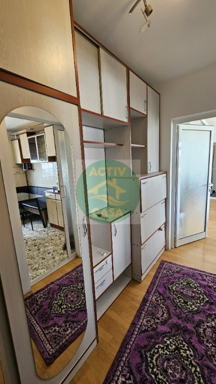Apartament spațios cu 4 camere - renovat modern, mobilat...