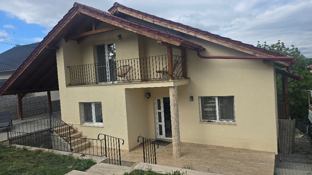 Vand apartament cu 4 camere in Deva, Crinilor, et 3, doua bai, balcon