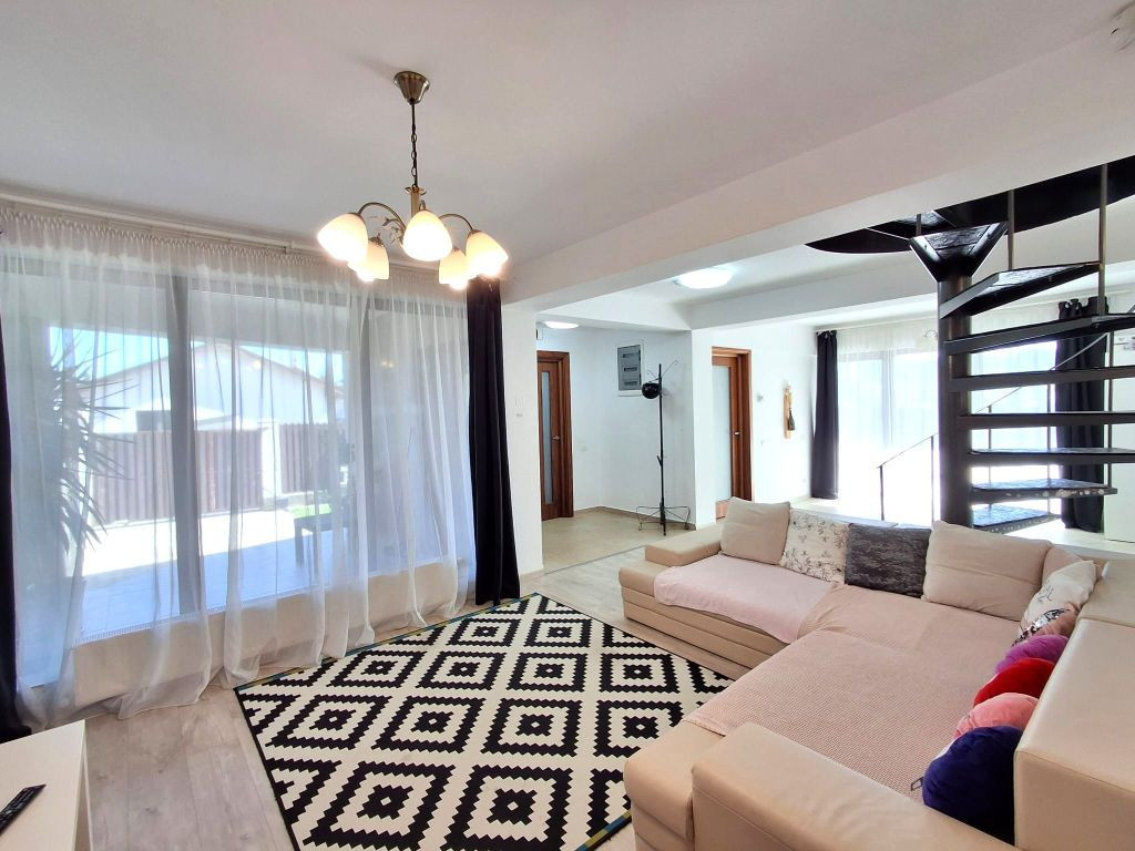 De vânzare casă 4 camere tip duplex Pasarea Branesti