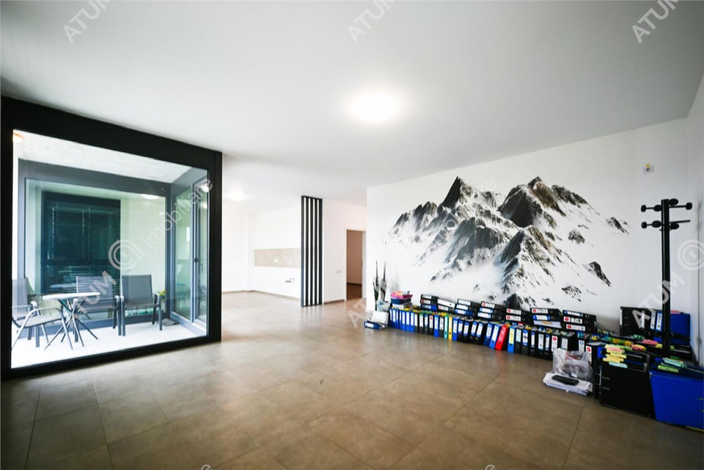 Apartament cu 3 camere 2 bai si terasa etaj 2 zona Calea Dum