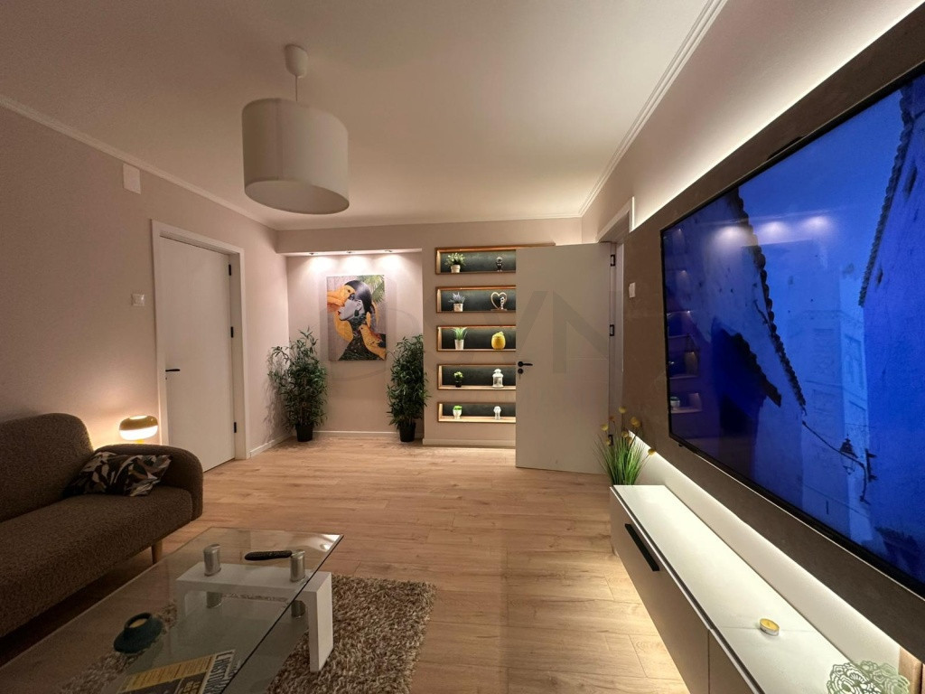 Apartament exclusivist complet renovat si mobilat modern ...