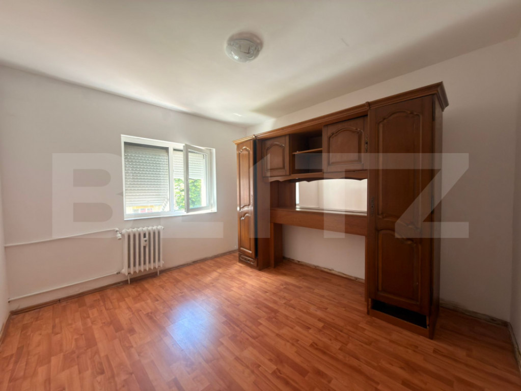 Apartament 4 camere decomandat, 80 mp, etaj 1, zona Craiovit
