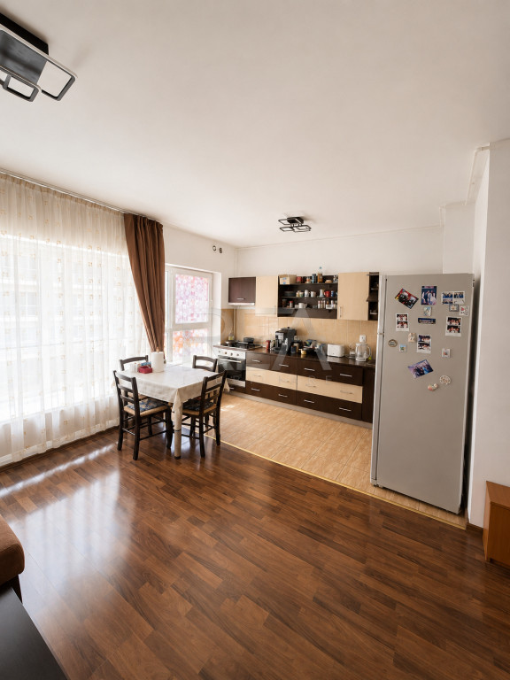 3 camere Titan decomandat,centrală,et. 5,an 2009,70 mp
