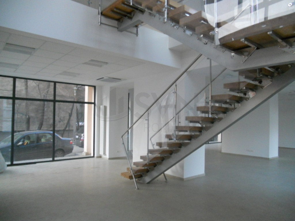 Spatiu showroom PARTER si MEZANIN