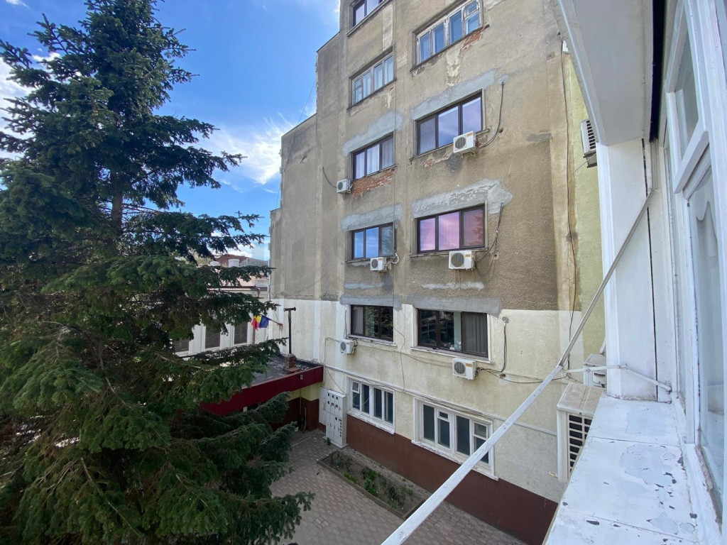 Cladire de birouri Armeneasca de vanzare