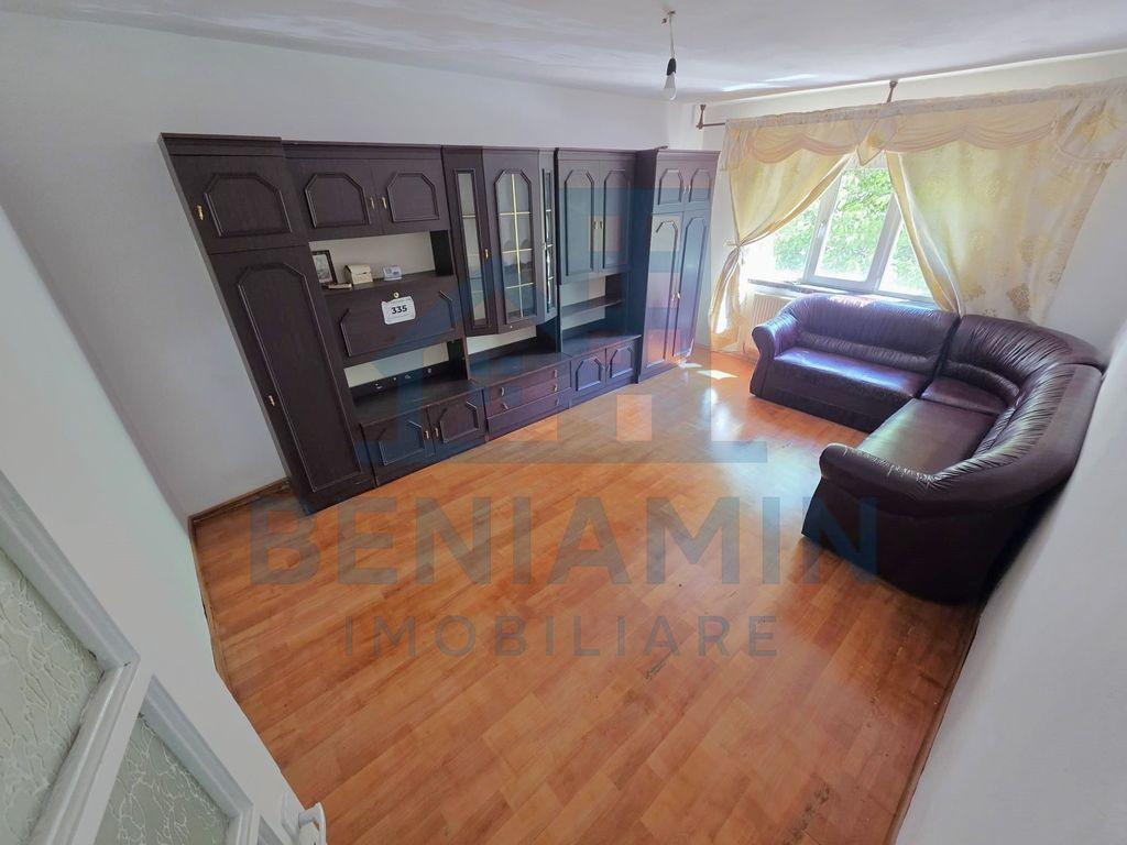 Trei camere doua bai 1Mai etaj 1 -centrala termica -75mp