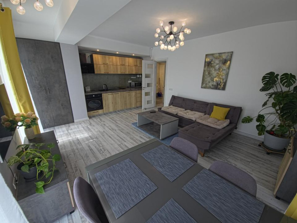 Inchiriez apartament 3 camere Tomis nord (peco omv)