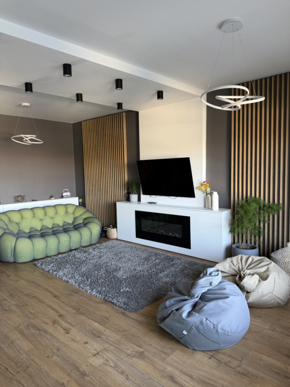 Apartament cu 3 camere, vedere la lac, Emerald Residence