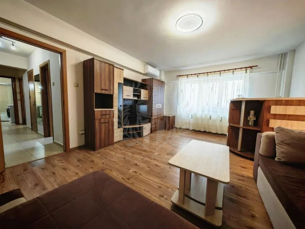 //2 CAMERE// ULTRACENTRAL//