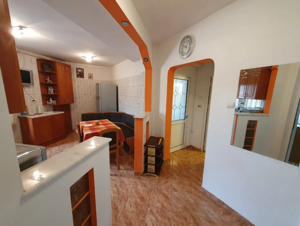 Apartament 2 camere, decomandat - zona Astra