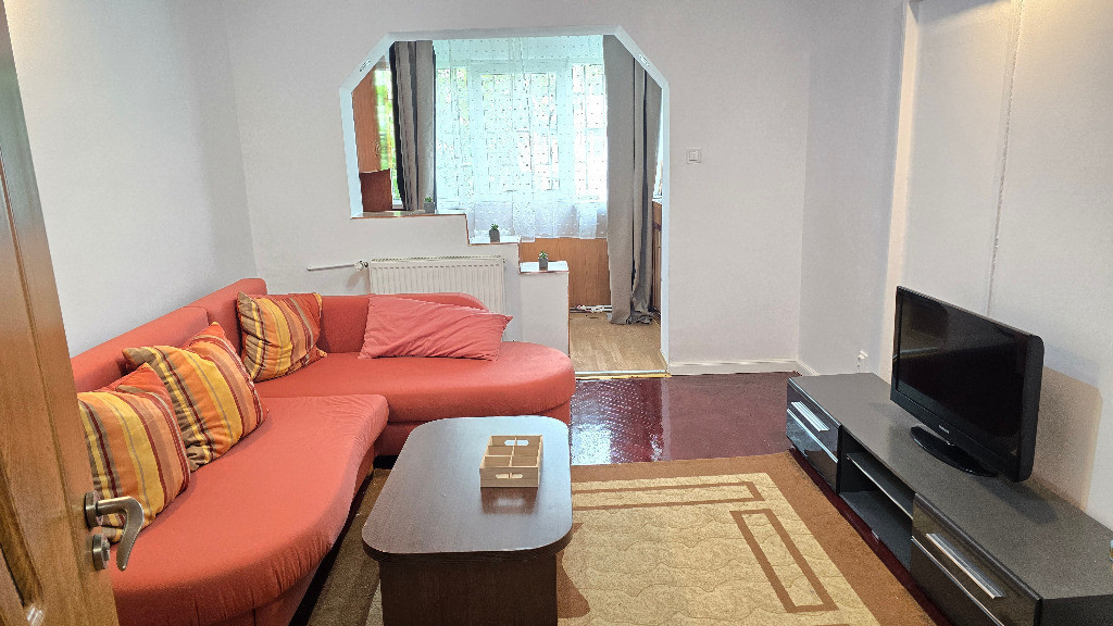 Inchiriez apartament cu 2 camere in Deva, Bld. Dacia, parter, mobilat