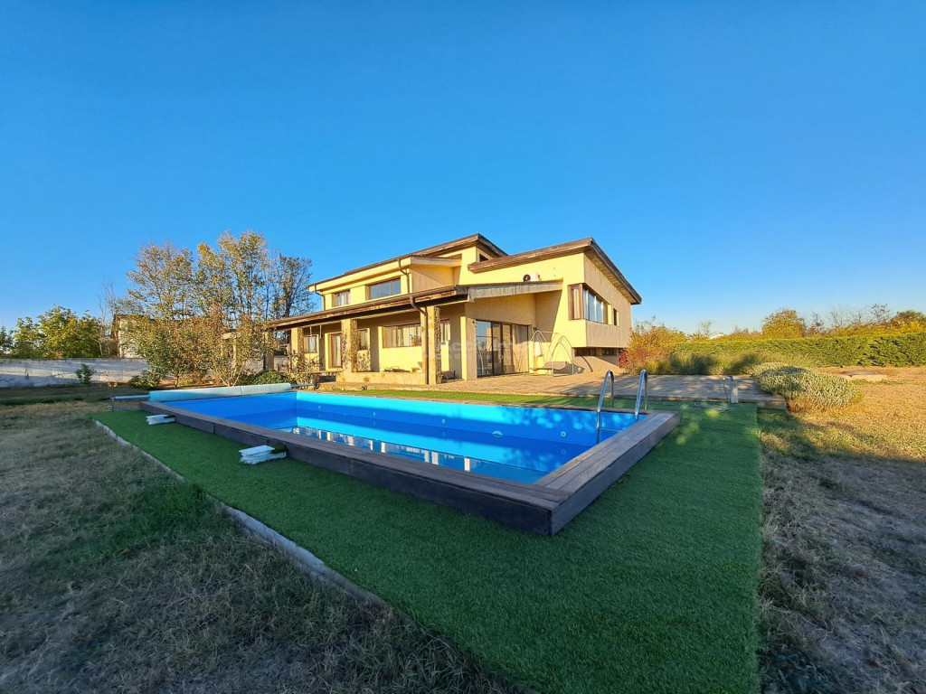 Casa cu piscina - Buftea - 8 camere - 4 bai - 620mp - 2500mp