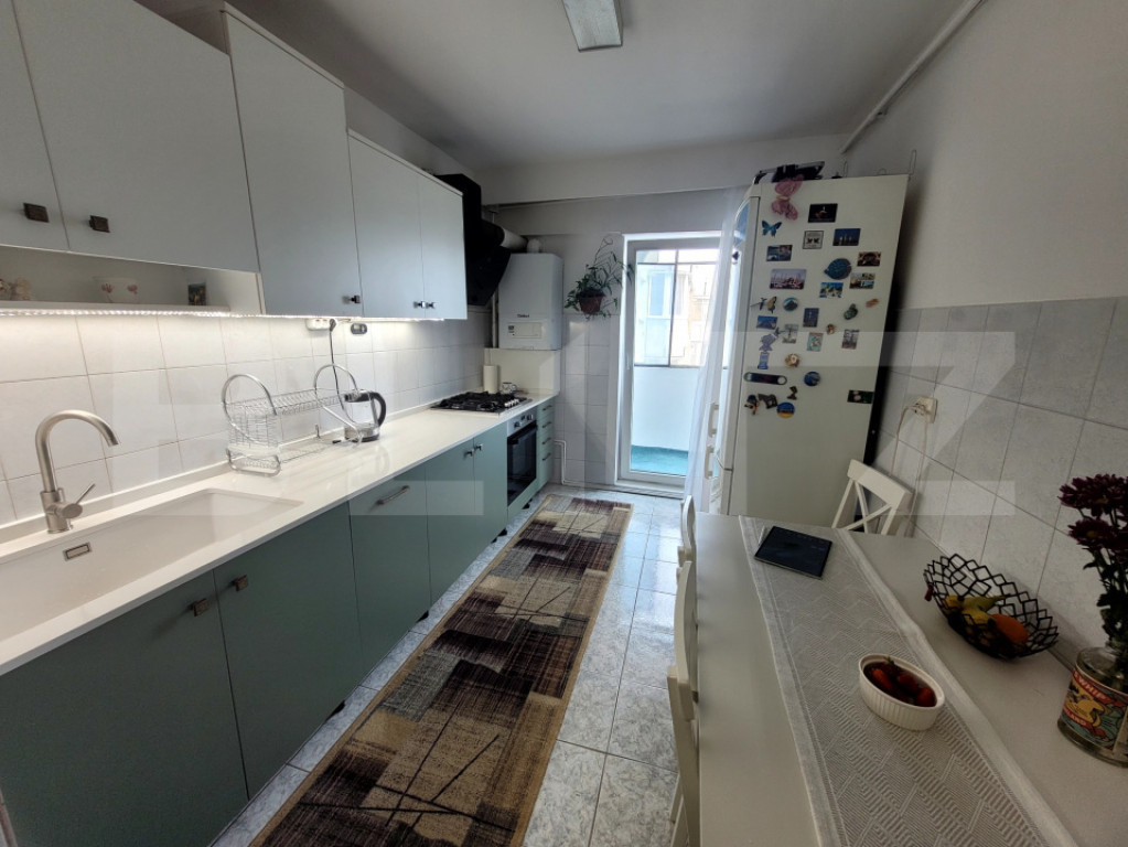 Apartament cu 4 camere decomandate, 2 bai, 2 balcoane, 76 mp