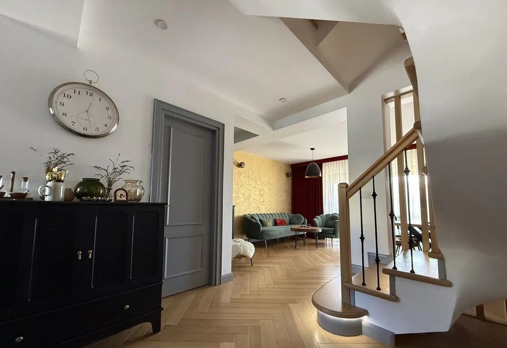 Casa tip duplex cu gradina individuala 300 mp, langa A0 Pope