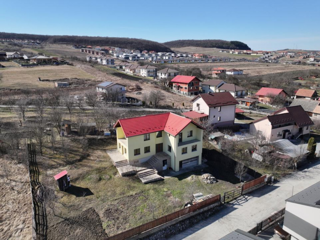 Casă individuală pe 1000 mp teren la preț de duplex: Str