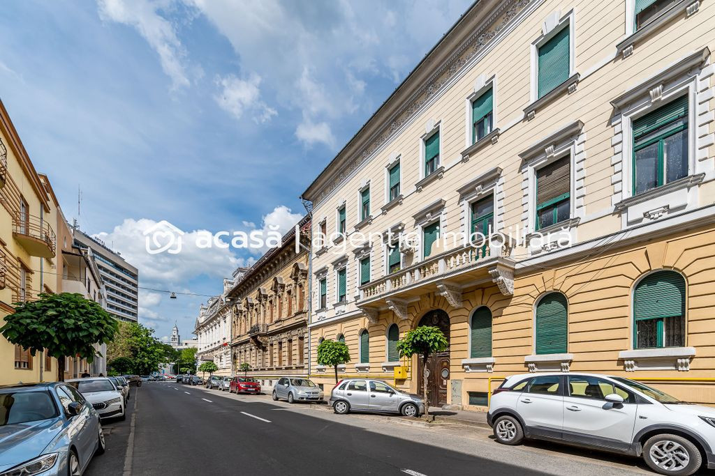 Apartament 98 mp pe bulevardul Decebal, fatada renovata C...