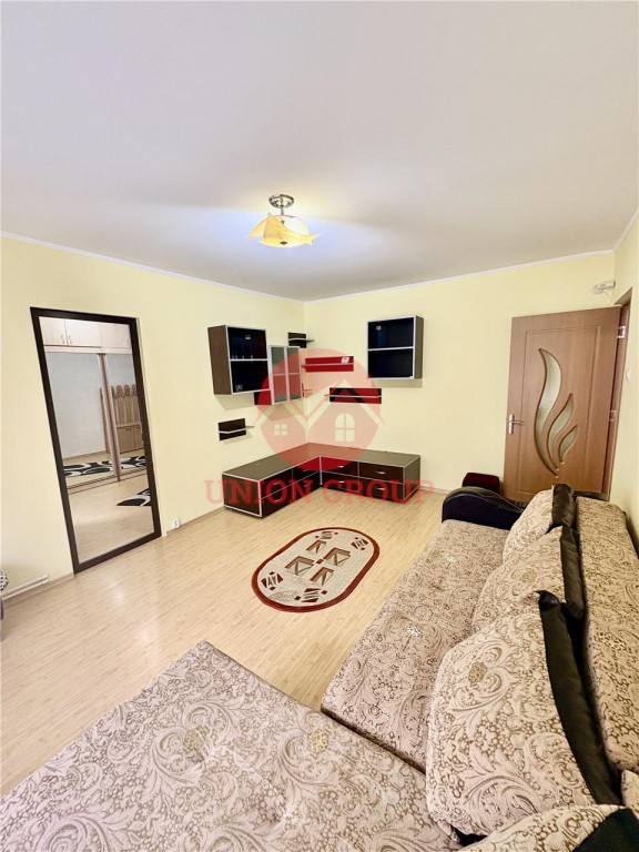 Apartament 3 camere semidecomandat N#259;vodari