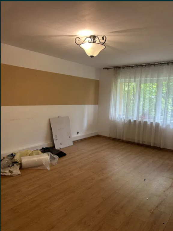 Apartament 3 camere, decomandat - zona Racadau