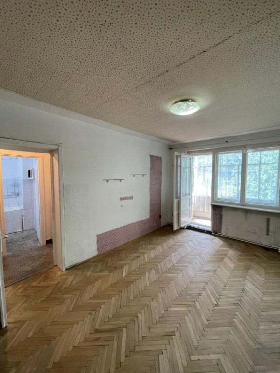 Apartament de 2 camere, etaj 2, 48 mp, zona Sasar