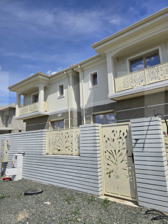 Duplex 4 camere, 120 mp, 3 bai, zona Mosnita Noua