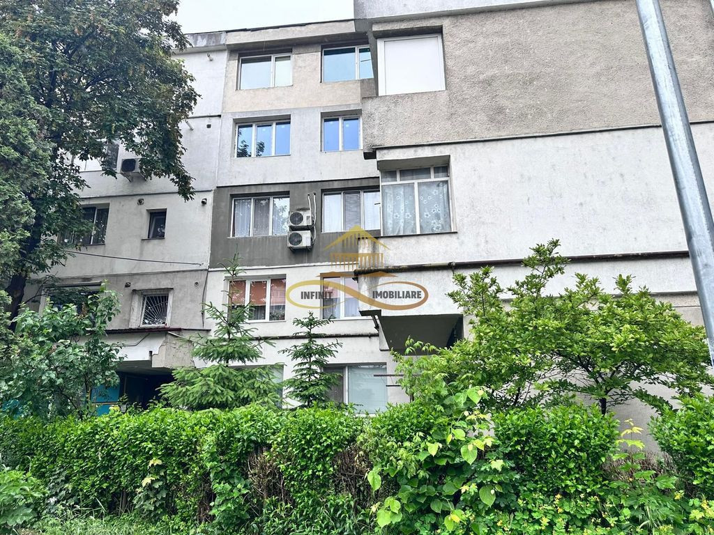 De vanzare apartament 4 camere decomandate Castanilor Bacau