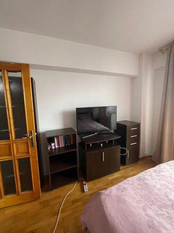 Apartament Cu 3 Camere Decomandate Zona George Enescu