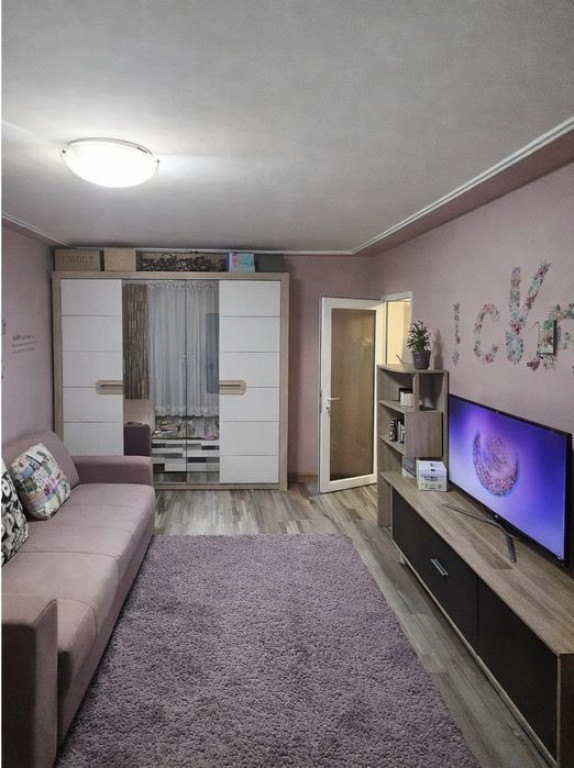 Apartament 2 camere decomandat ,renovat,87000 Euro